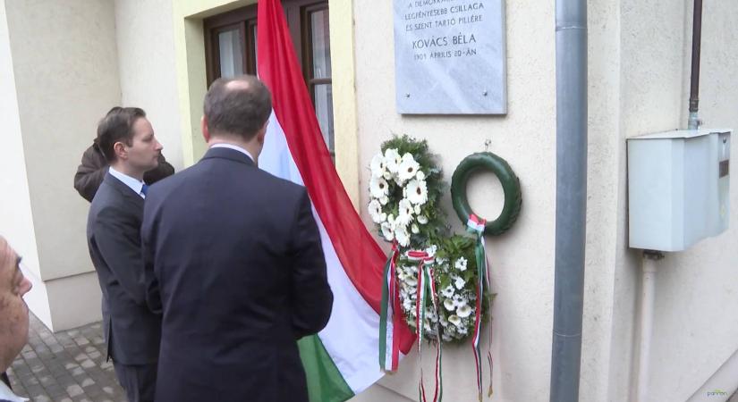 A kommunizmus áldozatainak emléknapja – ünnepi megemlékezést tartotta pécsi Fidesz-KDNP Kovács Béla házában