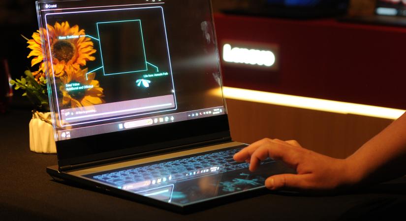 Videón a sci-fibe illő laptop, amiről nem tudni, kinek és mire lehet jó