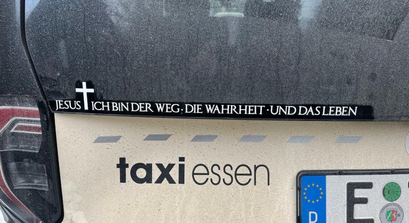 Bibliai idézet miatt bírságoltak meg egy német taxist