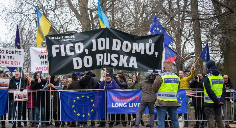 Orbánt és Ficót is kifütyülték Prágában