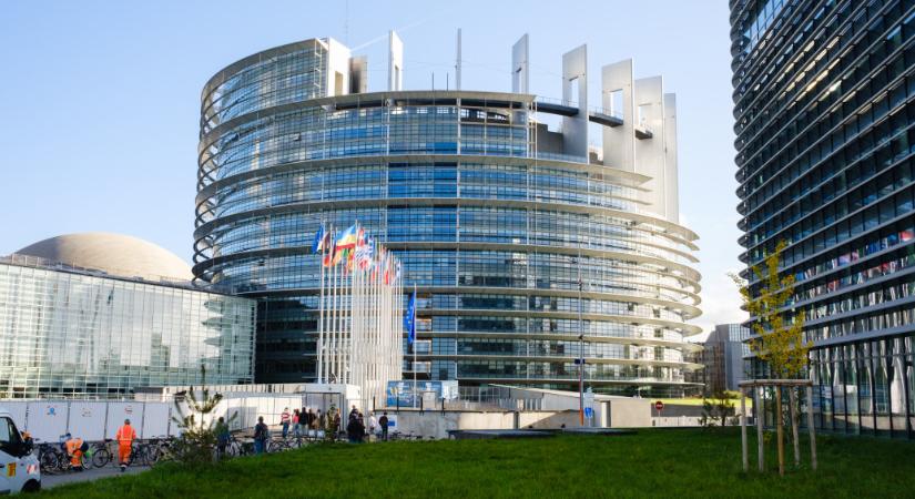 Megszavazta az EP a jogszabályt, ami cenzúrát vezet be a Fidesz szerint