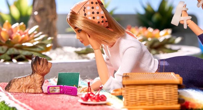 Érkezik a cukirózsaszín Barbie-mobil