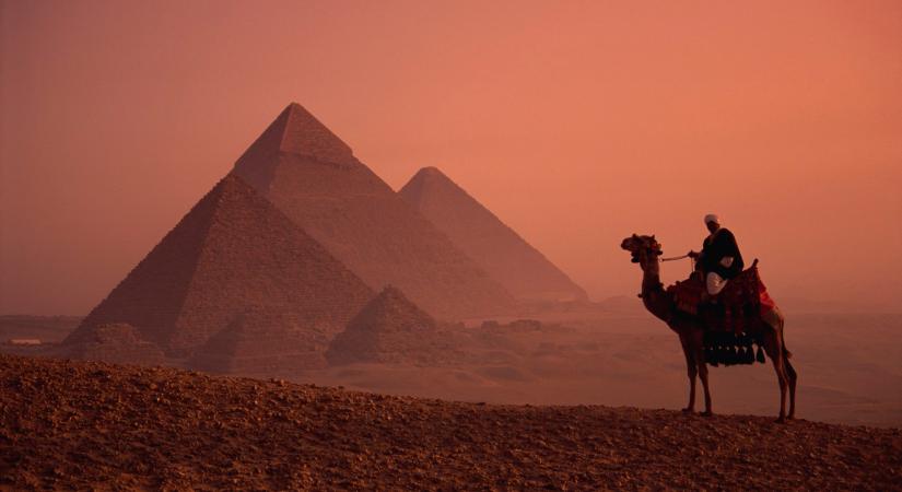 Gyomorforgató dolgot állít az egyiptomi piramisok építéséről egy 2500 éves könyv, az írás egy brutális ókori viccen alapul