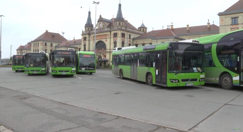 Kétnapos sztrájkot kezdtek a buszosok – Sokan támogatják a munkabeszüntetést