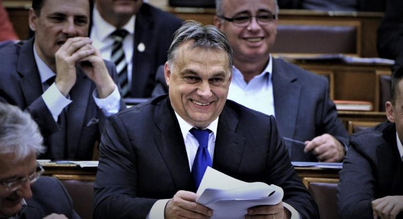 Orbán elméjének mélyére utazhatunk parlamenti firkáit elemezve