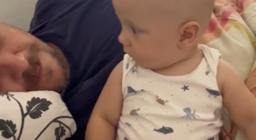 Bealudt és horkolni kezdett az apa altatásnál: a baba reakcióján pusztul a világ - Videó