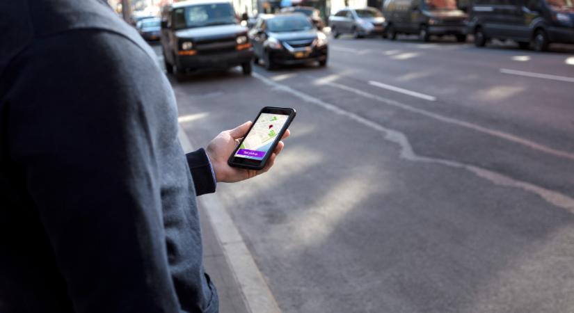 Üstökösként tér vissza Budapestre az Uber: újra retteghetnek a taxitársaságok?