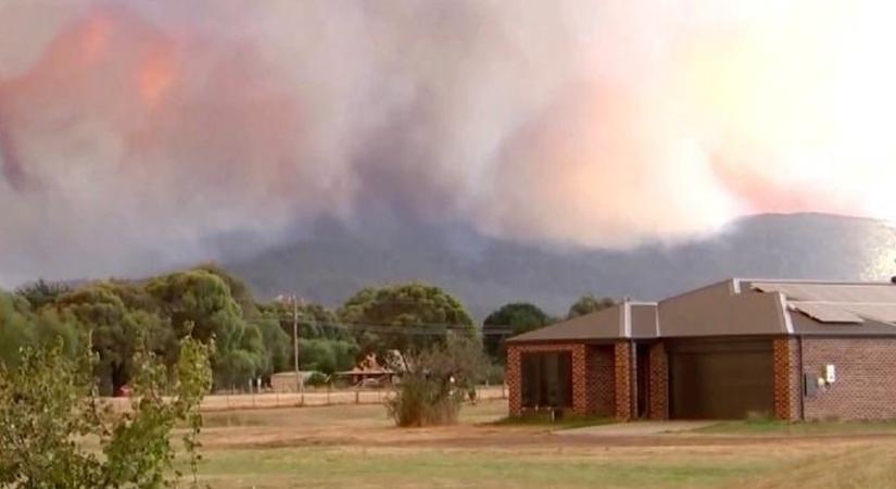 Menekítik az embereket Ausztráliában a tomboló bozóttüzek miatt