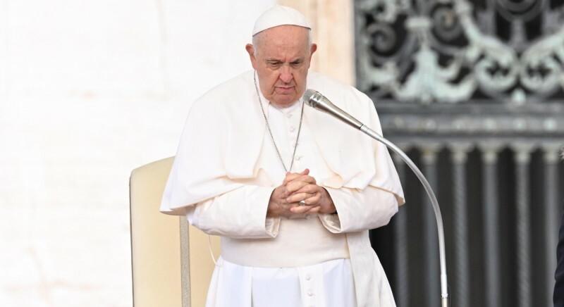 Ismét gyengélkedik Ferenc pápa, kórházba ment kivizsgálásra