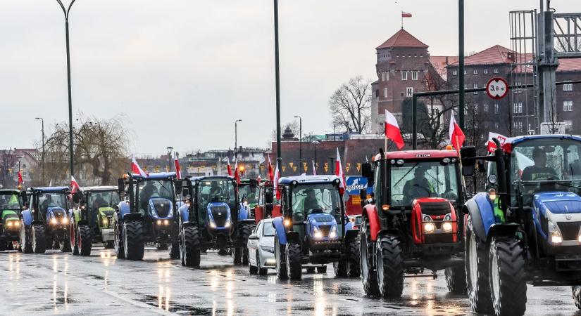 Nyomás alatt a lengyel kormány, a gazdák nem hagyják el a barikádokat