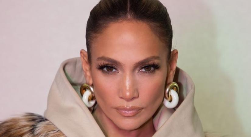 Jennifer Lopez 50 árnyalata: senki nem kombinálja úgy ezt a színt, mint a popdíva