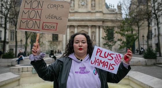 Az abortuszhoz való jog alkotmányba foglalását elfogadta a francia szenátus is