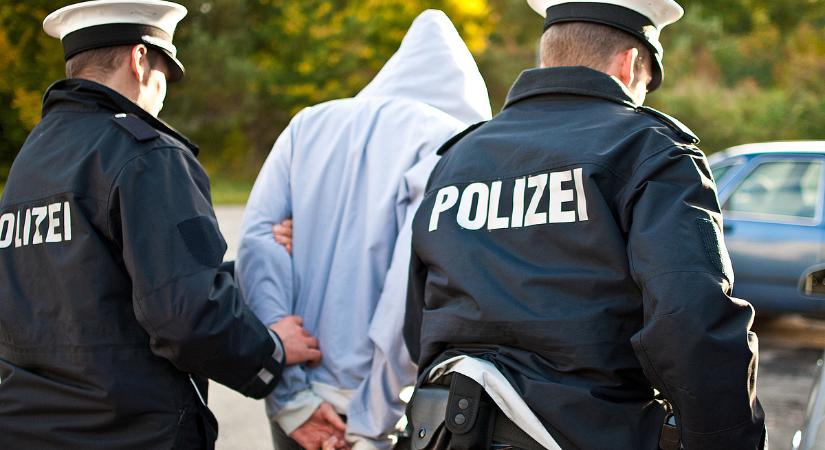 Fegyverarzenálra bukkantak a német nyugdíjas terroristánál