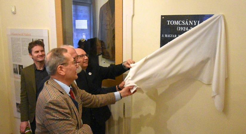 Emléktáblát avattak a Tomcsányi-centenáriumon