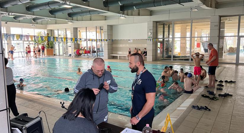 Vásárhelyi iskola nyerte a fogyatékkal élők úszóversenyét