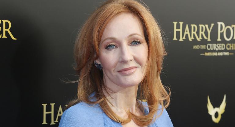 J. K. Rowling vérre menő csatát vív