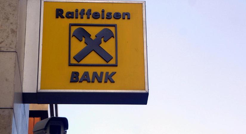 Emelkednek a díjak a Raiffeisen Banknál – Ez sokakat érint