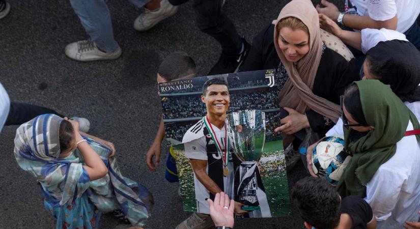 Sör nincs, de fociláz van: ilyen Cristiano Ronaldo meccse Szaúd-Arábiában