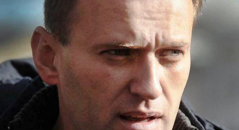 Most temetik Navalnijt – itt az élő közvetítés