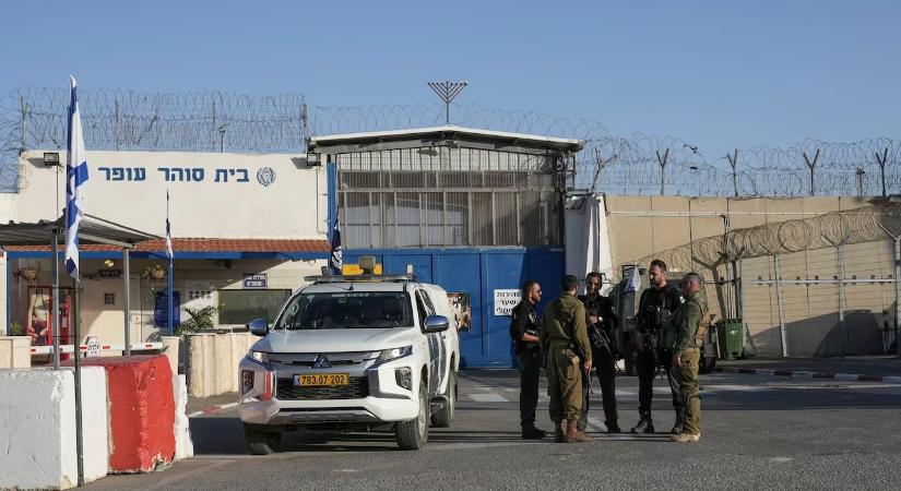 Több tucat palesztin fogvatartottat engedett szabadon Izrael