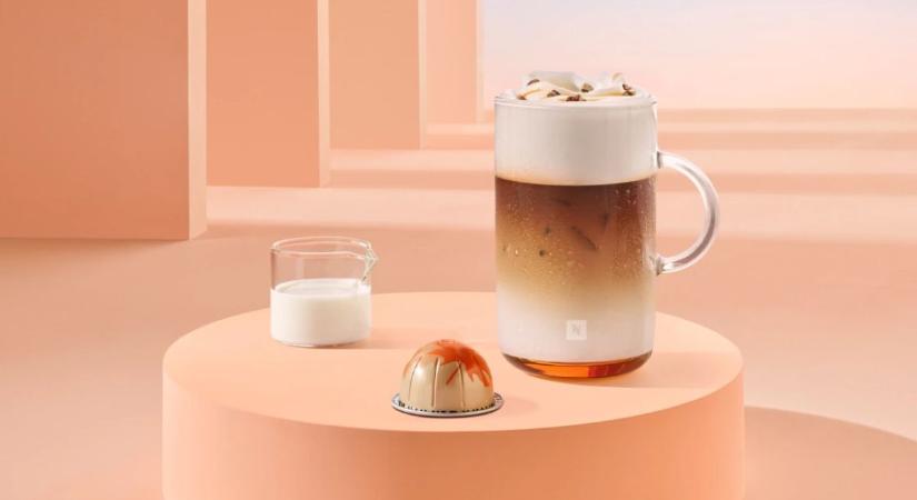 Új kávétrend a láthatáron: hódít a pekándiós latte