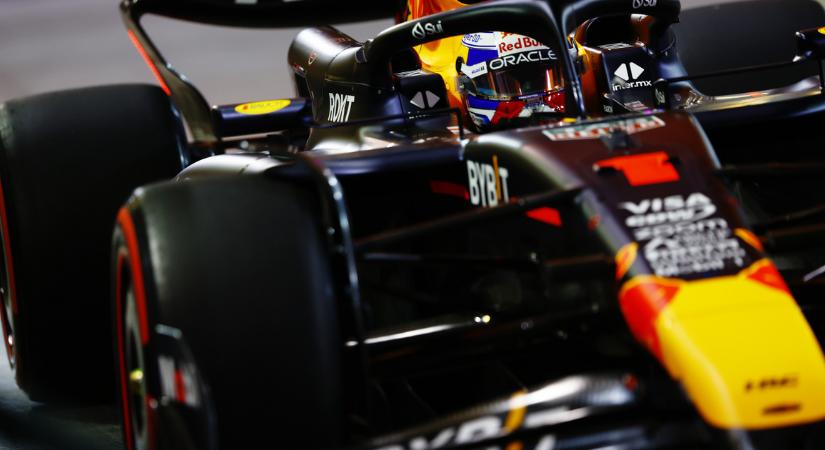Verstappen nyerte a szezon első F1-es időmérő edzését, Hamilton csak a 9. lett