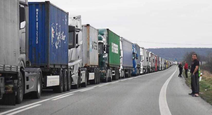 Ukrán média: kamionok ezrei szállítanak orosz agrártermékeket Fehéroroszországon keresztül Lengyelországba