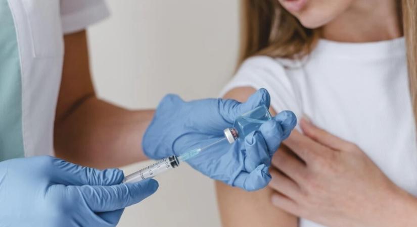 A Miniszteri Kabinet engedélyezte az ukránok számára, hogy a gyógyszertárakban kapjanak védőoltást