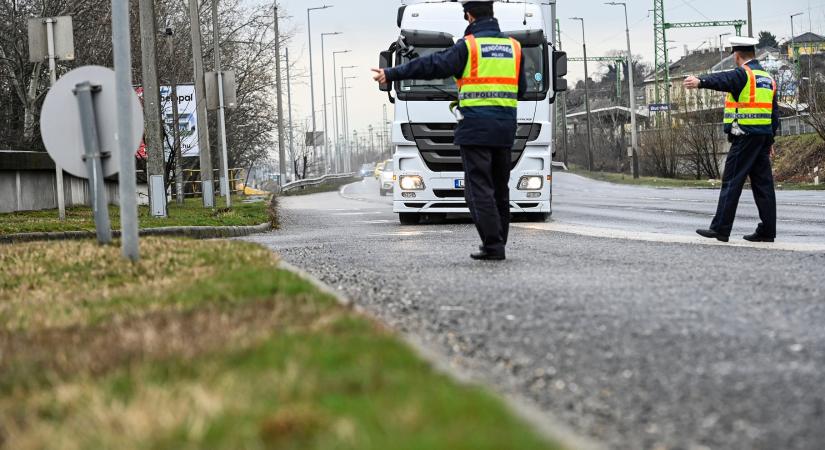 Több mint kétezer jogsértést követtek el teherautó- és buszvezetők
