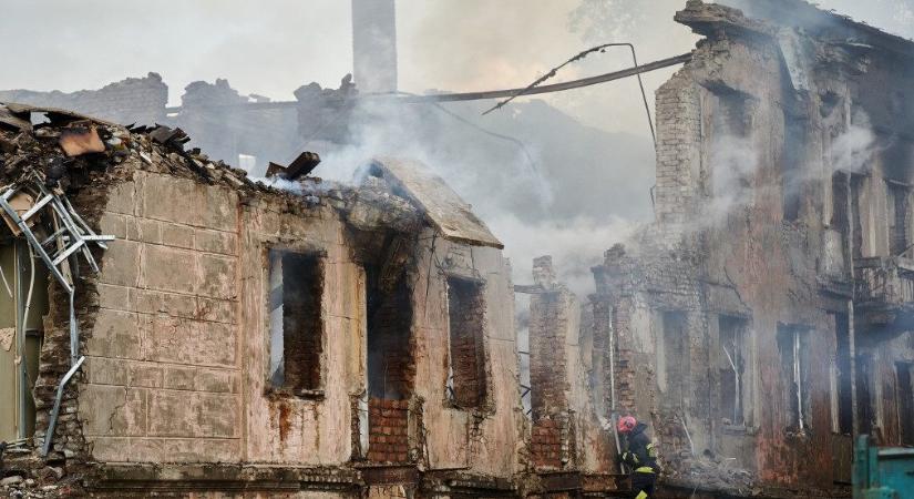 Lakóházat talált telibe egy orosz drón Odesszában – hárman meghaltak