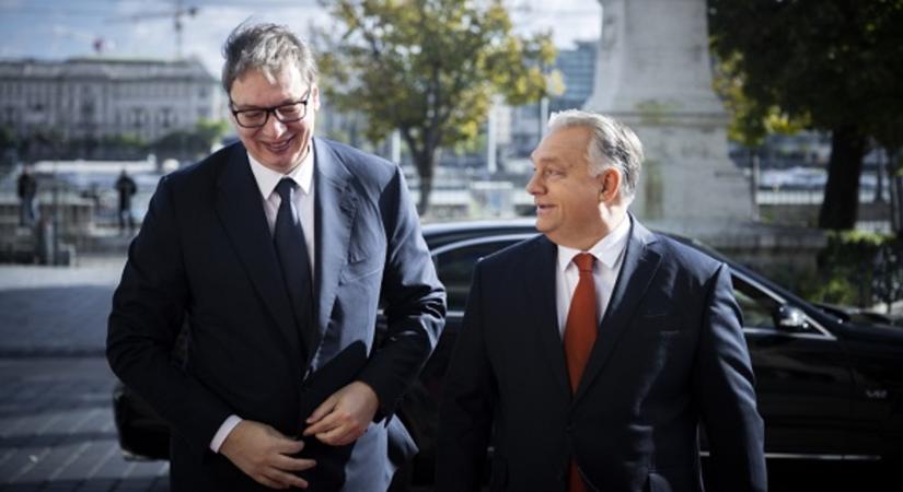 Orbán kiugrott Szerbiába, hogy ápolja Vucic lelkét