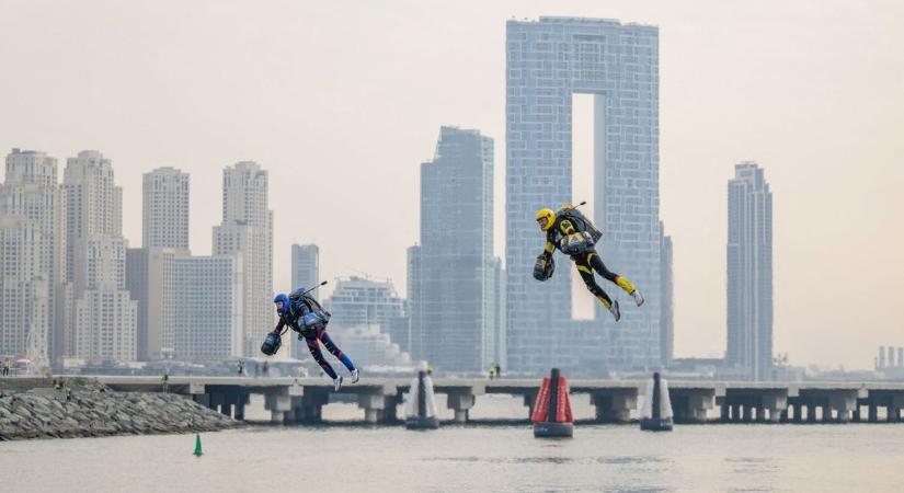 A világ első jetpack versenyét Dubajban rendezték meg