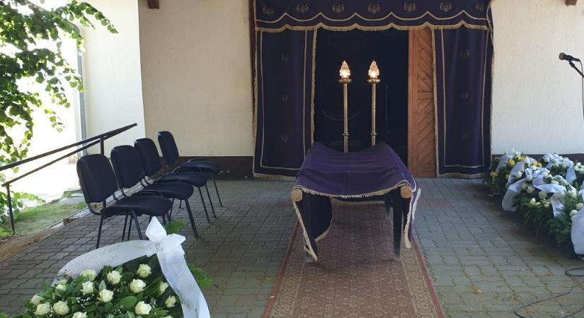 Felravatalozott halott ékszereit lopta el egy temetkezési dolgozó Nagykanizsán