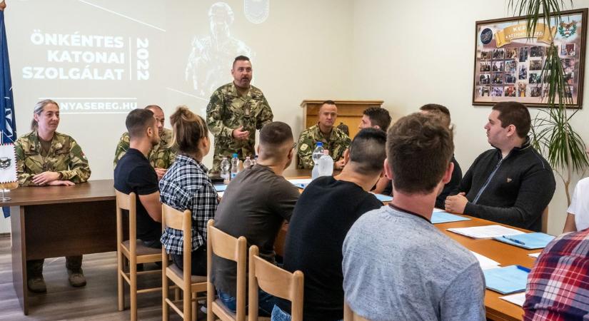 A Magyar Honvédség önkéntes katonai szolgálatra vár fiatalokat