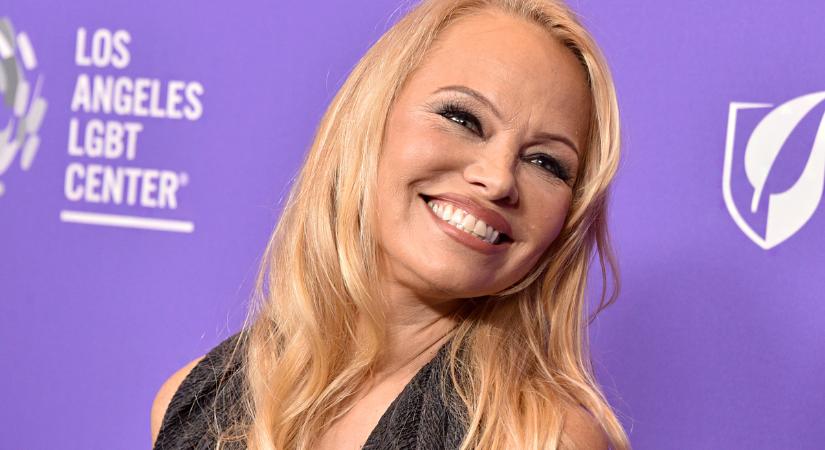 Pamela Anderson megint bevállalta a sminket és a retust: némi öniróniával
