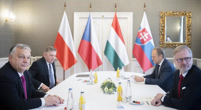 V4-ek válságban: a cseh elnök kezdheti azt a szerepet betölteni, amit Orbán mindig is szeretett volna