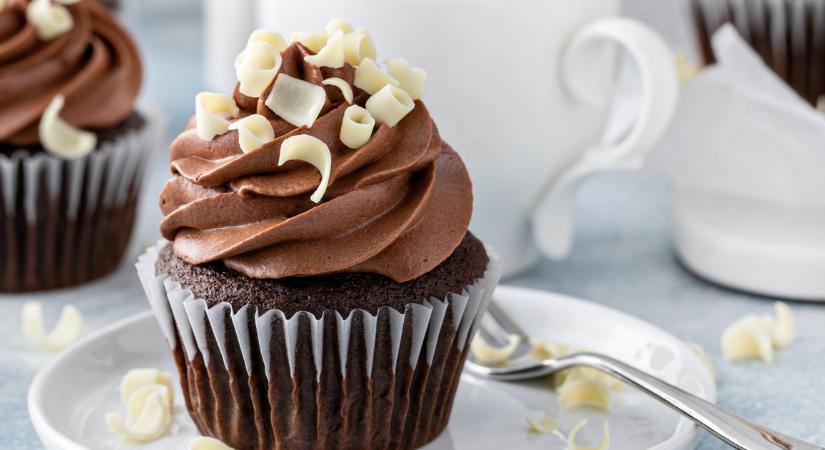 Álompuha kakaós muffin: selymes csokoládékrém koronázza meg