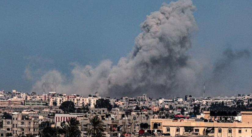 Izrael rakétaesőt zúdított a Hamászra az éjjel, belpolitikai feszültségek Tel-Avivban