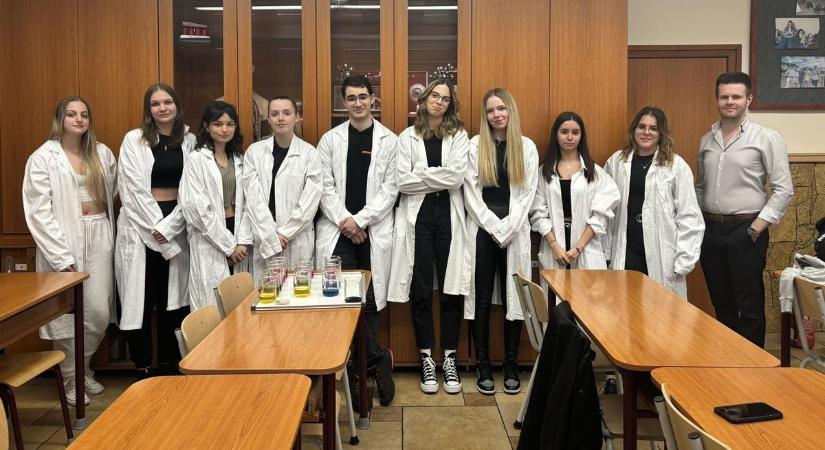 Országos biológiai versenyen bizonyítottak a POK tanulói