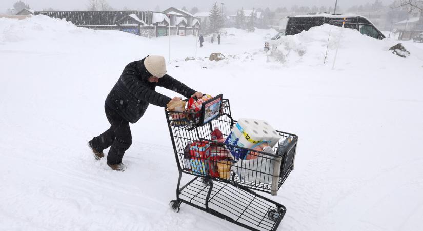 Hatalmas hóviharokkal küzd Kalifornia és Nevada