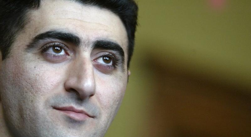Megszólalt V. János korai áldozata; lojális aláírógép kerestetik; húsz éve ölt az azeri baltás gyilkos