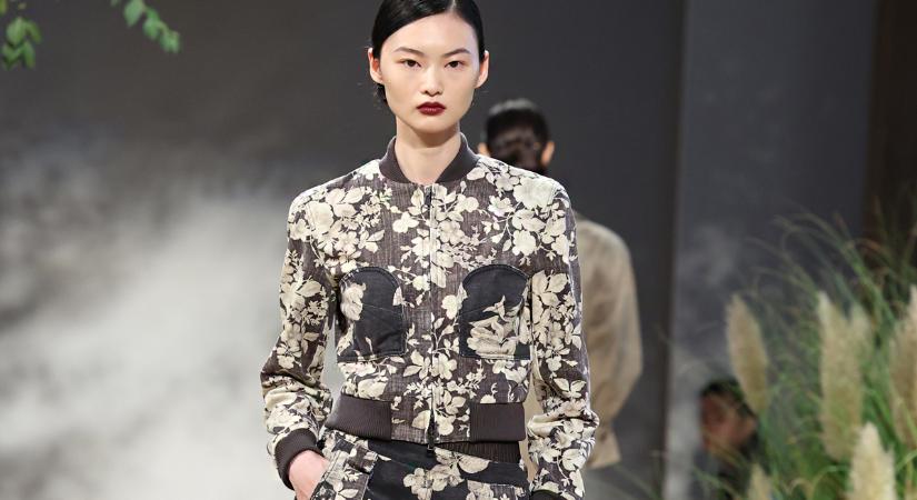 Az új trend nagyon feldobja a dzsekit és a blézert: a virágminta most így divatos
