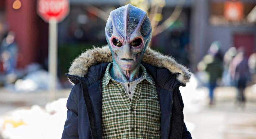 Resident Alien: Imádni fogod ezt az irtó vicces, mégis megható kisvárosi sci-fi sorozatot