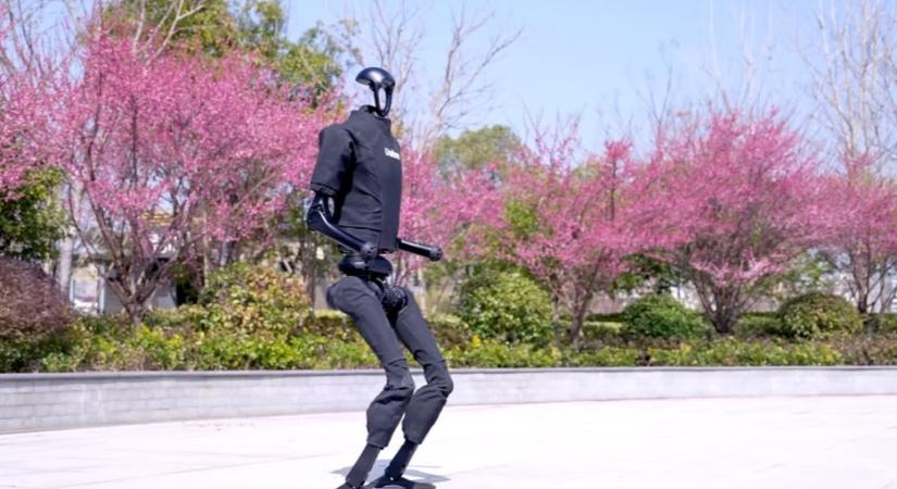Sebesen szalad a leggyorsabb humanoid, ami a Honda Asimóját is lekörözi