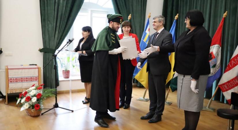 Főiskolai diplomaátadó ünnepség a Perényi Kultúrkúriában - Hagyomány és megújulás