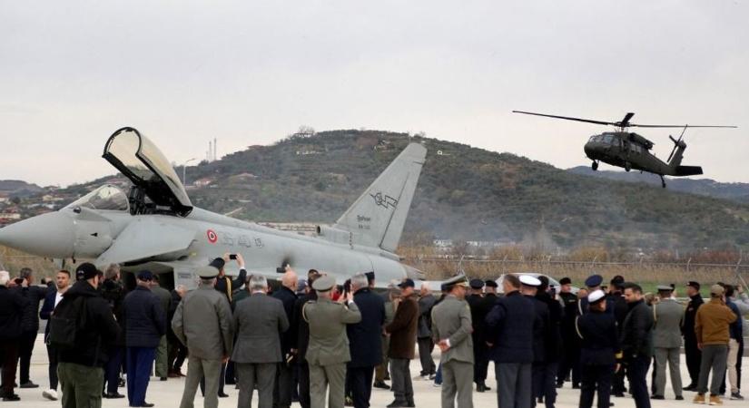 Ennek nem fog örülni Putyin, NATO-légibázist adtak át Albániában