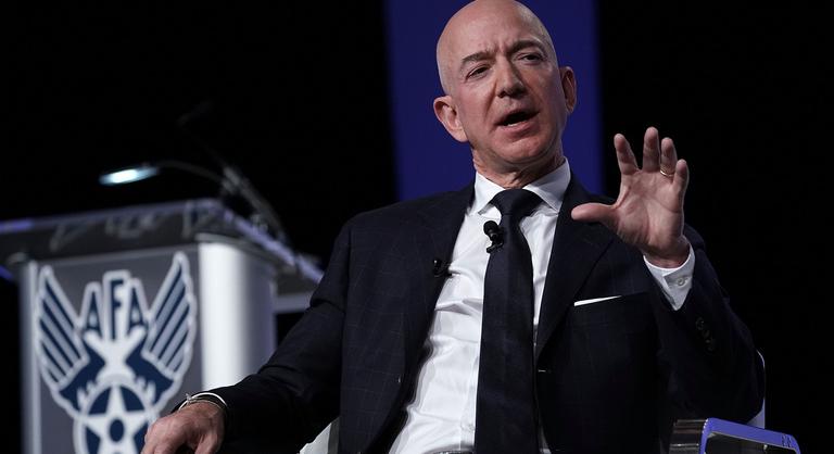 Jeff Bezos berúgta az ajtót, meghatározó lista élén vette át a vezetést