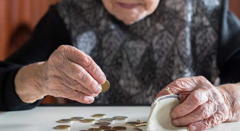 Aggódhatnak a nyugdíjasok? Rossz hír érkezett, eltörölhetik a 13. havi nyugdíjat