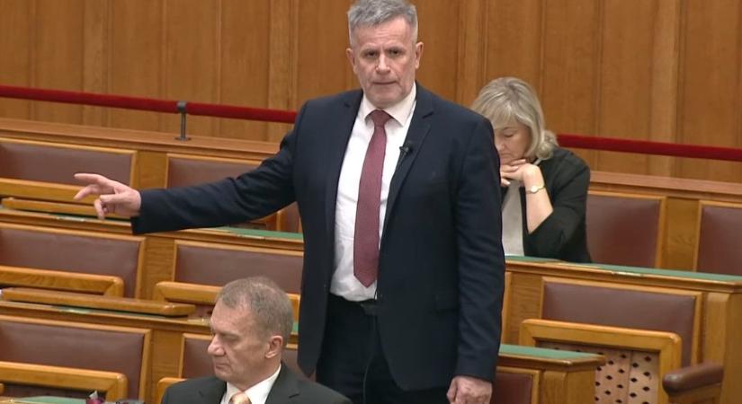 Videó: a DK-s Varga Zoltán „erős” öt perce az Országgyűlésben