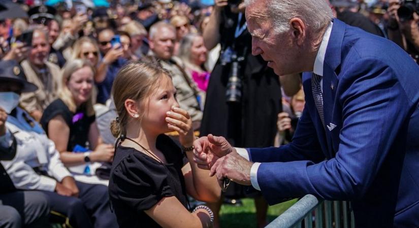 Biden egyik demokrata szenátora gyermekszexbabákkal ajándékozná meg a pedofilokat